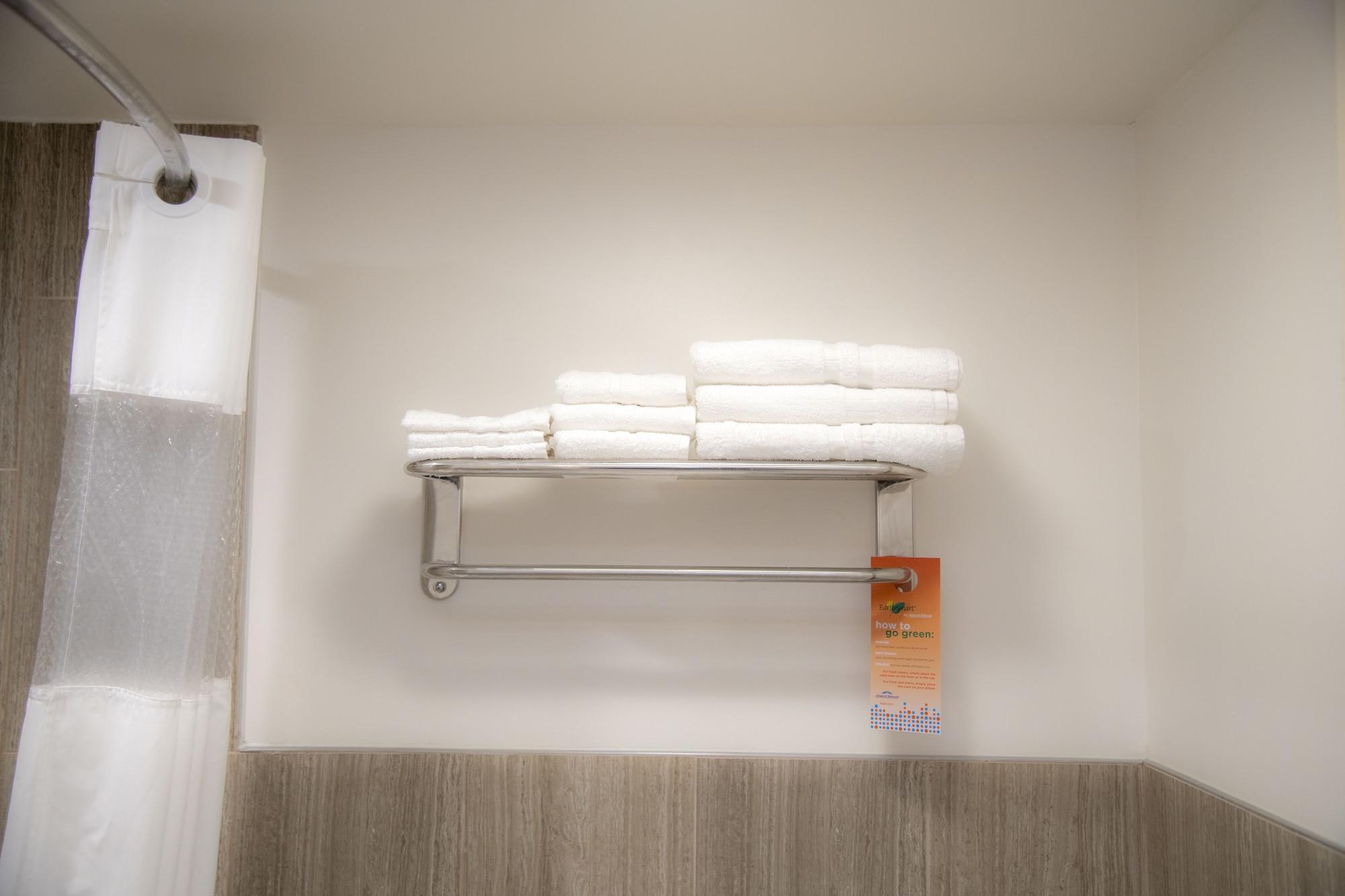 Howard Johnson By Wyndham Allentown/Dorney Hotel & Suites מראה חיצוני תמונה
