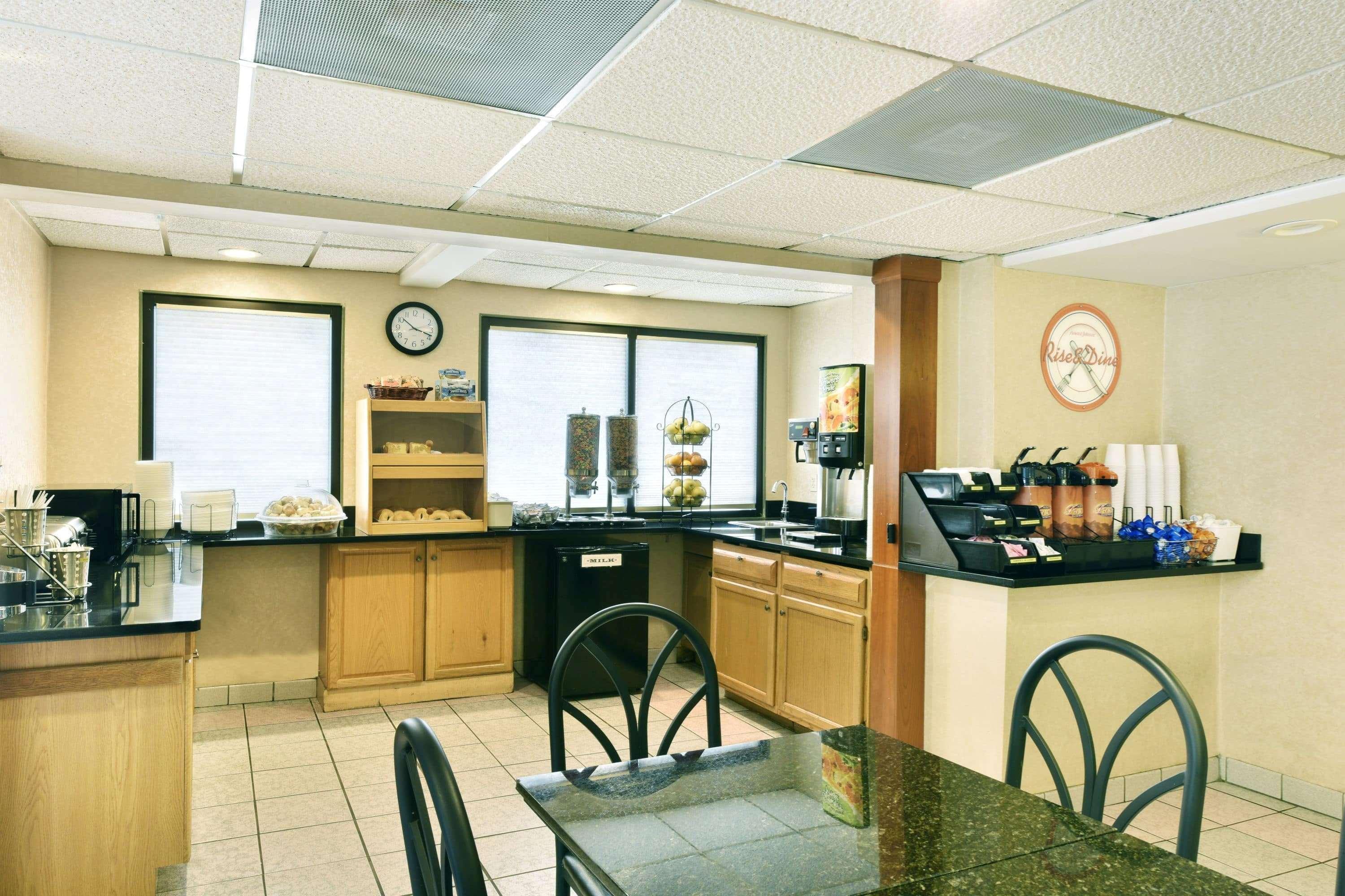 Howard Johnson By Wyndham Allentown/Dorney Hotel & Suites מראה חיצוני תמונה
