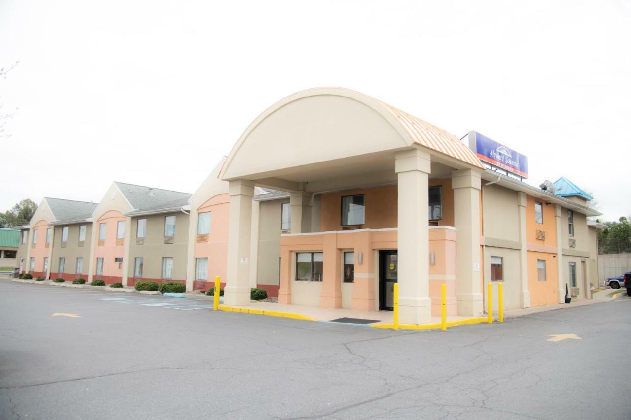 Howard Johnson By Wyndham Allentown/Dorney Hotel & Suites מראה חיצוני תמונה